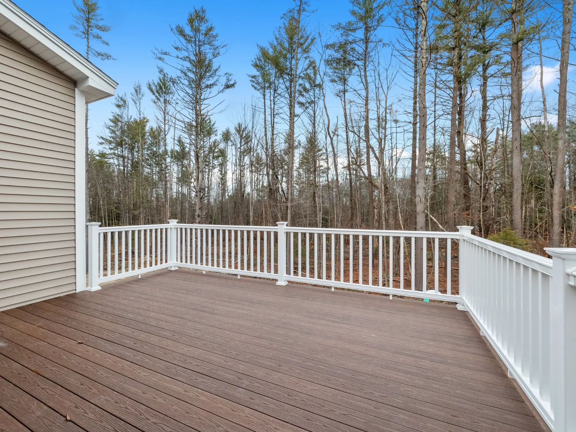 Sk Decking boards of a porch with white railings